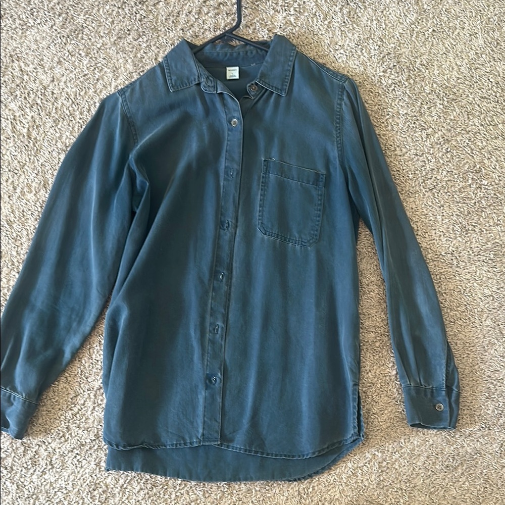 Old Navy Women’s Chambray Button Down Shirt
